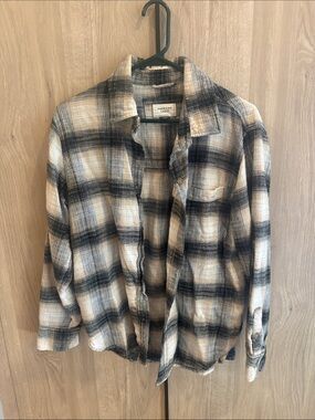 American Eagle Outfitters Plaid Button-Down Flannel